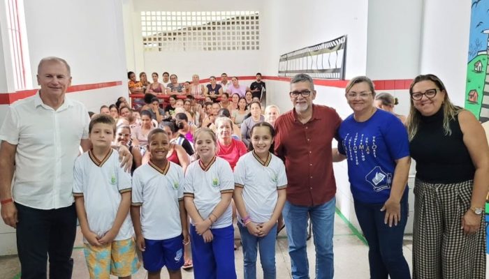 Volta às Aulas 2025: Prefeitura de Limoeiro inicia entrega de fardamentos na Rede Municipal de Ensino