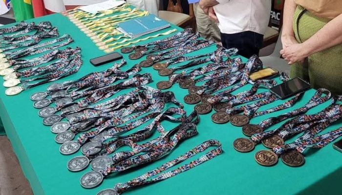 Mais de 50 estudantes da Rede Municipal de Ensino de Limoeiro são premiados na OBRL e OBA